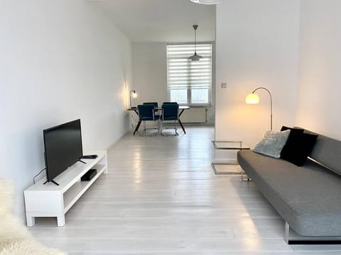 Wit Ii, Nabij Metro, Trein 330162-412 Apartment in Brussels