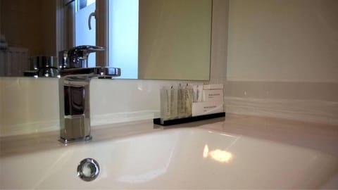 Bijna Wit, Nabij Trein, Metro reg.nr 330162-412 Apartment in Brussels