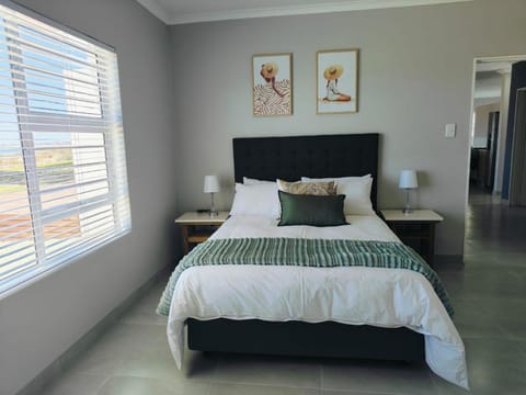 Beachfront getaway  Vacation rental in Western Cape
