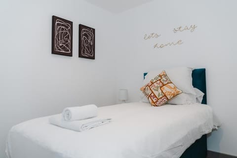 George House Modern Apartments by VICHY Bed and Breakfast in Hull