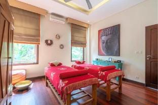 Elegant 3 BR Private Pool With Garden View Y054A Villa in Tampaksiring