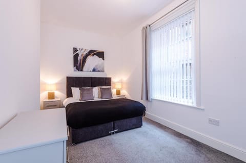 The Old Embassy by Guestz Apartment in Hull