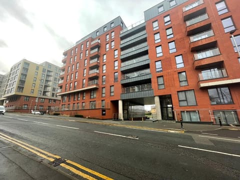 Adelphi Wharf Apartments by Beehosting Hotel in Salford
