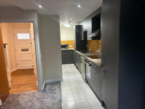 Suitely Museum Residence (with roof terrace) Vacation rental in Ipswich