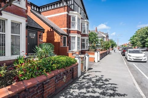 St David's Apartment | Stunning 2 Bedrooms Wi-Fi Apartment in Lytham St Annes