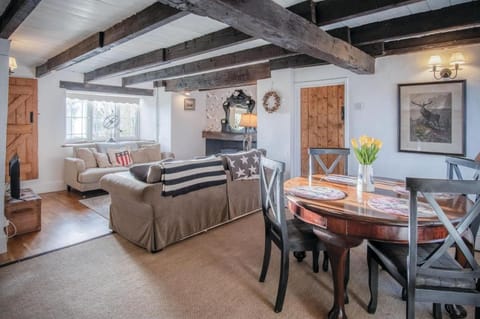 Milan Cottage - 2 Bedroom Cottage - Port Eynon Vacation rental in Wales