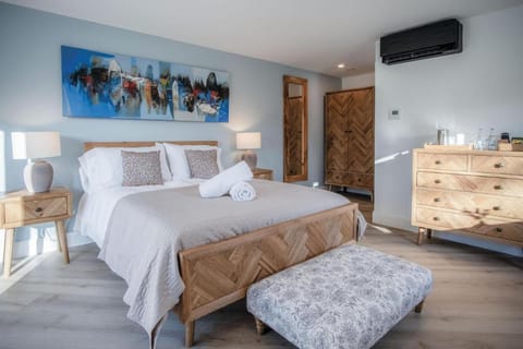 Suite 9 - Sleeping Giant Hotel - Pen Y Cae Inn Apartment in Wales