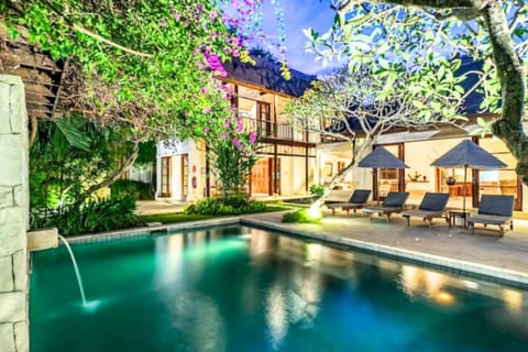 Brown Peach 4 BR Villa Private Pool IR109A Villa in Kuta Selatan