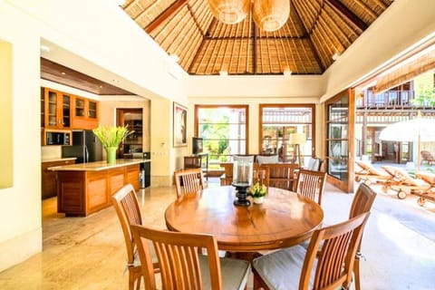 Green Garden 3 BR Private Pool Garden View IR110A Villa in Kuta Selatan