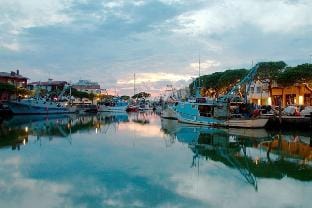 Colorful and bright 3-bedroom apartment by Beahost Rentals Apartment in Caorle