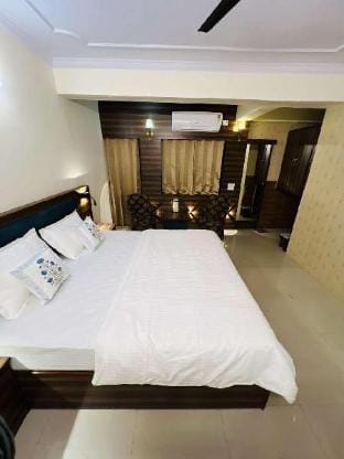 Luxur Inn - 3BHK Apartment Apartment in Jaipur