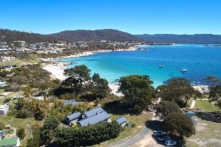 Seaside House - On Waubs Bay! Vacation rental in Bicheno