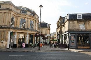 Suitely - Millbrook House Vacation rental in Cheltenham