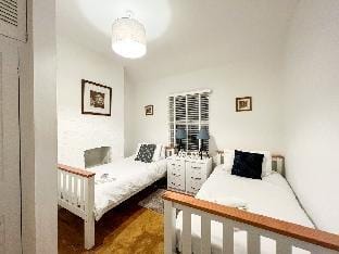 Suitely - Millbrook House Vacation rental in Cheltenham