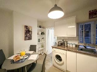 Suitely - Millbrook House Vacation rental in Cheltenham