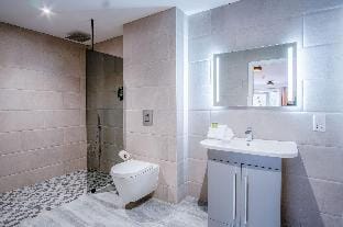 Suite 3 - Sleeping Giant Hotel - Pen Y Cae Inn Apartment in Wales