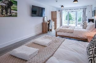 Suite 3 - Sleeping Giant Hotel - Pen Y Cae Inn Apartment in Wales