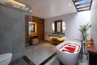 Great 1BR Private Pool Villa near Echo Beach Cangu Villa in North Kuta