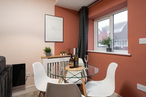 Beach Apartment - 2 Bedrooms Free WiFi Parking Apartment in Wyre District