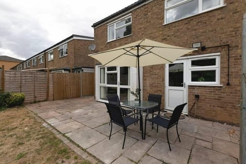 Skyvillion - Lush 2 Bed Hydean Way House Garden Apartment in Stevenage
