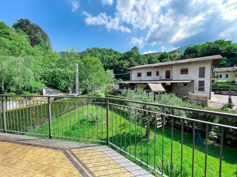 La Spiaggia apartment with private terrace Apartment in Bellagio