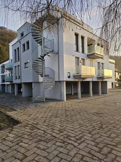 Luxuriöse Wohnung am Flussufer mit Infrarotsauna Apartment in Trier-Saarburg