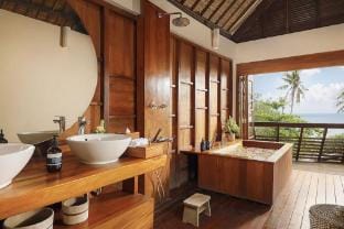 Precious Beach front 5 BR Private Villa Y036 Villa in West Selemadeg