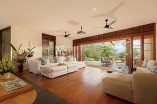 Precious Beach front 5 BR Private Villa Y036 Villa in West Selemadeg