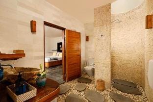 Precious Beach front 5 BR Private Villa ZN45 Villa in West Selemadeg