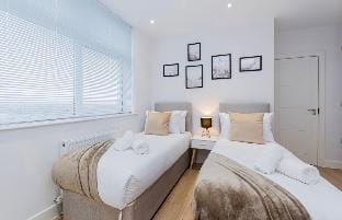 Elegant Central Private Parking Leisure Contractor Apartment in Aylesbury