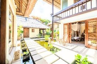 Green Garden 3 BR Private Pool Garden View IR45 Villa in Kuta Selatan