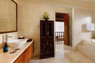 White Cambodia 3 BR Private Pool IR46 Villa in Kuta Selatan