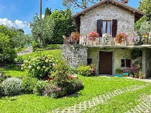 Breva, Loft tra gli ulivi ed il lago Vacation rental in Bellagio