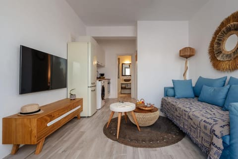 Sea La Vie Apartment, Steps from the Beach Apartment in Agios Prokopios