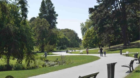 Cosy house 5 rooms 5 Bathrooms close commodities Vacation rental in Flanders