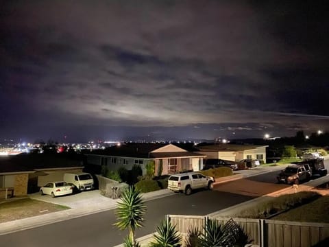 Hobart Luxury: Modern 4BR - Mountain & Water Views Vacation rental in Tasmania