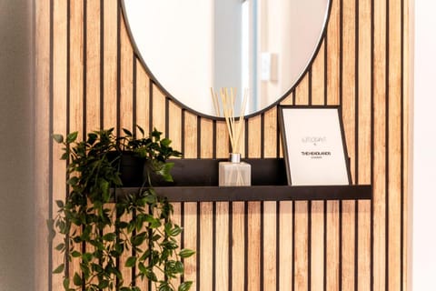 Stylish House Free Parking Super-Fast Wifi & Smart Vacation rental in Coventry