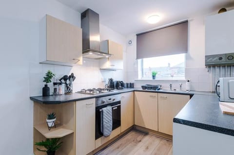 Modern 1-BR Apartment with Free Wi-Fi and Parking Vacation rental in Warrington