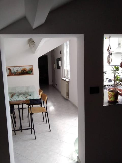 010025-lt-0928 Rooftop Favors Apartment in Genoa