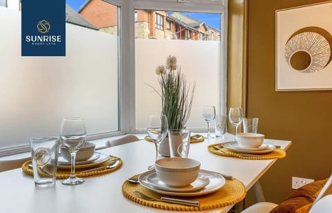 Groups Free Parking Fully Equipped Modern Apartment in Dundee