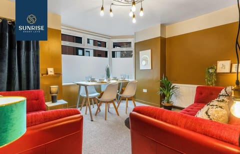 Groups Free Parking Fully Equipped Modern Apartment in Dundee
