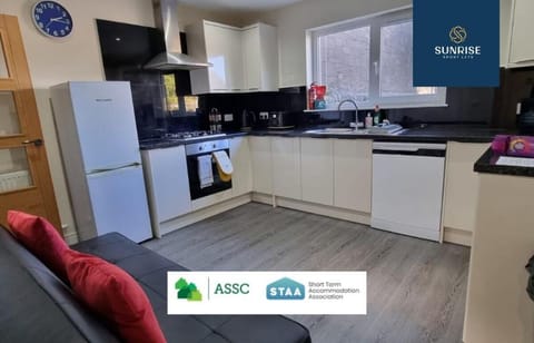 Entire 4 Bed House, 2 Bathrooms Vacation rental in Dundee