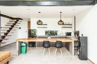 LOFT 4 Modern Spacious Loft 200m from Canggu beach Apartment in Mengwi