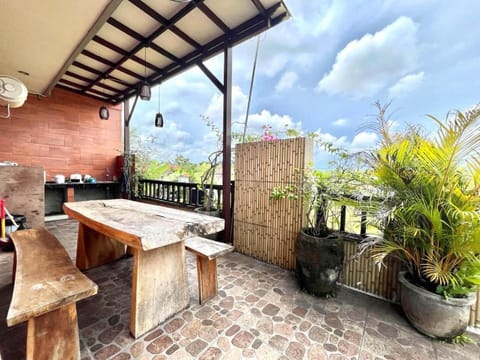 Belvilla Dedyluminous Near Sunset Beach Tanah Lot Hotel in Kediri