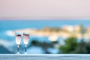 The Shack - Sunny Beach House Sweeping Water Views Vacation rental in Bicheno