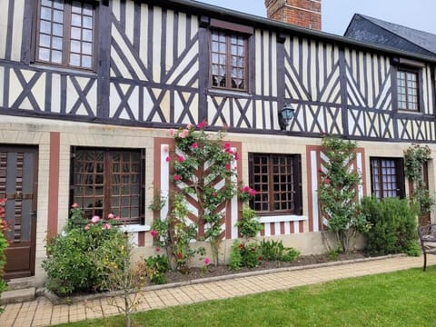 Chambres d’Hôtes Chez Claire Bed and Breakfast in Normandy