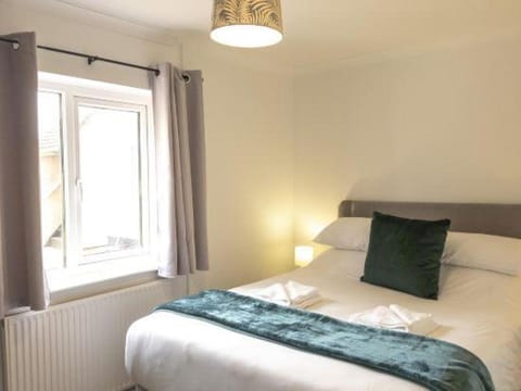 Gower Hideaway - 3 Bed Apartment - Ocean Breeze Apartment in Wales