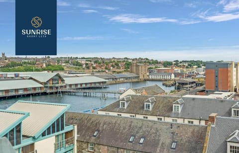 City Centre | River View | 3 Bed | Games | Parking Apartment in Dundee