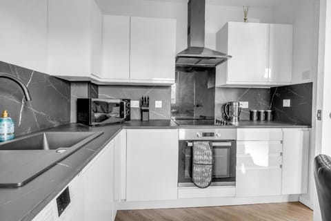 Urban City Stay - SJA Stays - Modern 2 Bed Apartment Hotel in Aberdeen