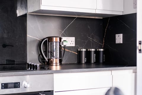 Urban City Stay - SJA Stays - Modern 2 Bed Apartment Hotel in Aberdeen